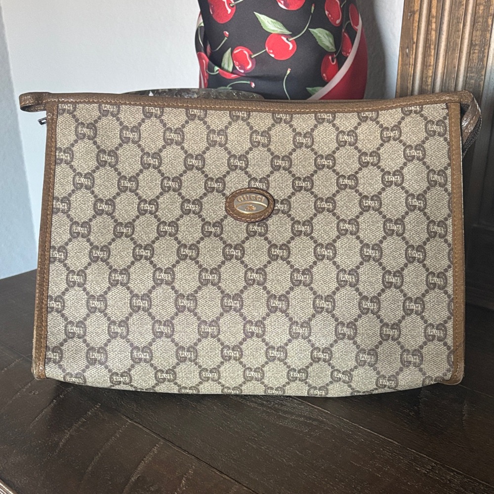Vintage Gucci Clutch – 1980s‎ Medium Size – Fair Condition